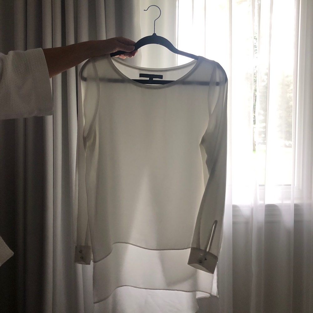 White House black market blouse ✨